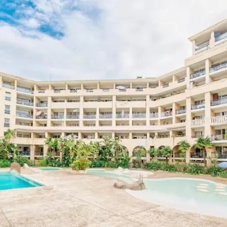 Le Rivierapeacefulswimming Poolcar Parkseafront Κάννες